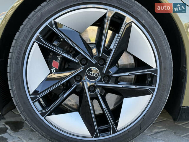 Зеленый Ауди RS e-tron GT, объемом двигателя 0 л и пробегом 19 тыс. км за 69000 $, фото 5 на Automoto.ua