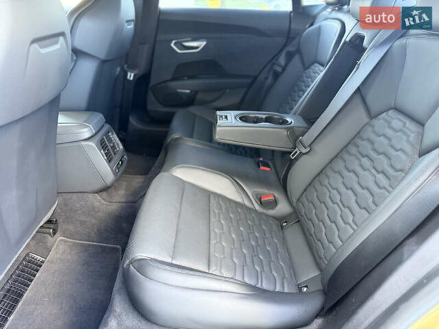 Зеленый Ауди RS e-tron GT, объемом двигателя 0 л и пробегом 19 тыс. км за 69000 $, фото 47 на Automoto.ua