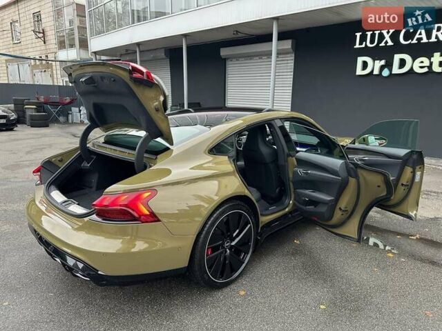 Зеленый Ауди RS e-tron GT, объемом двигателя 0 л и пробегом 27 тыс. км за 71900 $, фото 85 на Automoto.ua