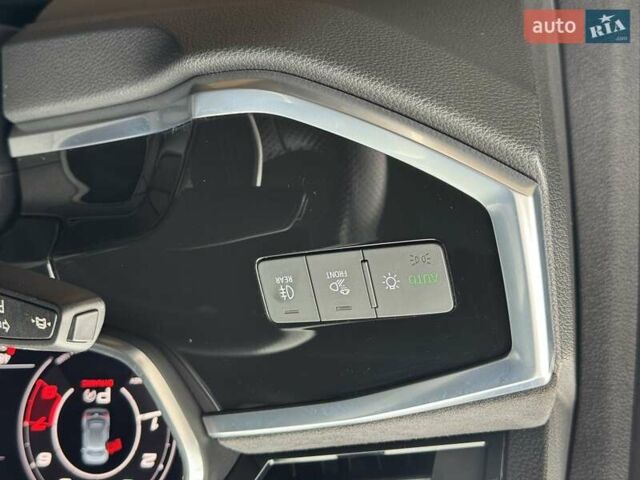 Сірий Ауді RS Q3, об'ємом двигуна 2.48 л та пробігом 48 тис. км за 59000 $, фото 40 на Automoto.ua