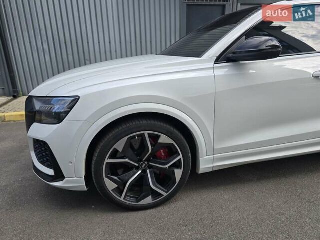 Белый Ауди RS Q8, объемом двигателя 4 л и пробегом 116 тыс. км за 89000 $, фото 4 на Automoto.ua