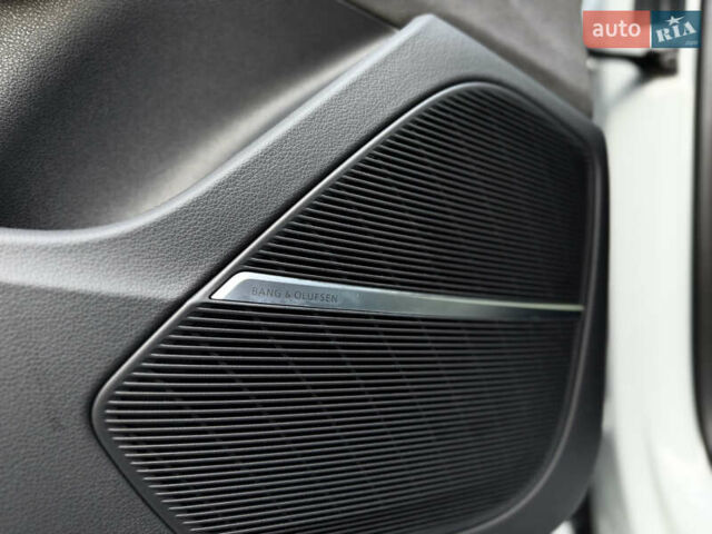 Білий Ауді RS Q8, об'ємом двигуна 4 л та пробігом 82 тис. км за 92500 $, фото 45 на Automoto.ua