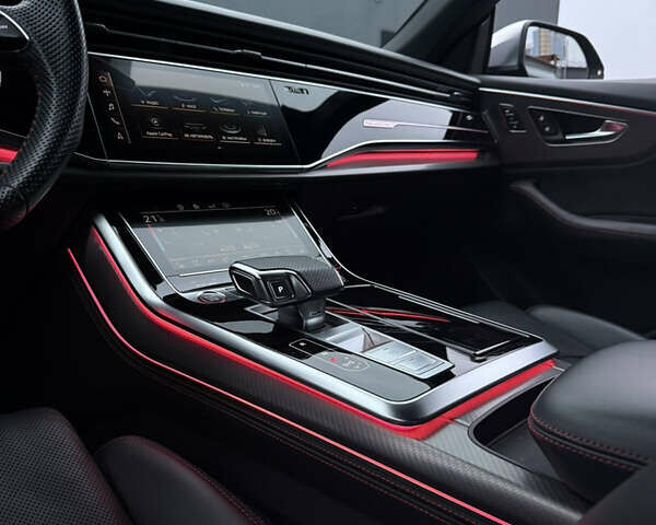 Чорний Ауді RS Q8, об'ємом двигуна 4 л та пробігом 174 тис. км за 76000 $, фото 43 на Automoto.ua