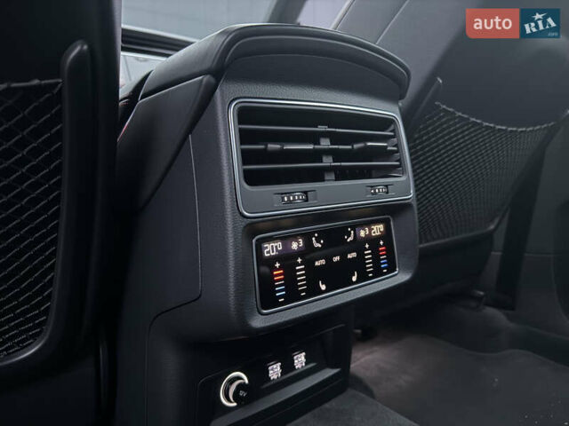 Чорний Ауді RS Q8, об'ємом двигуна 4 л та пробігом 174 тис. км за 76000 $, фото 51 на Automoto.ua