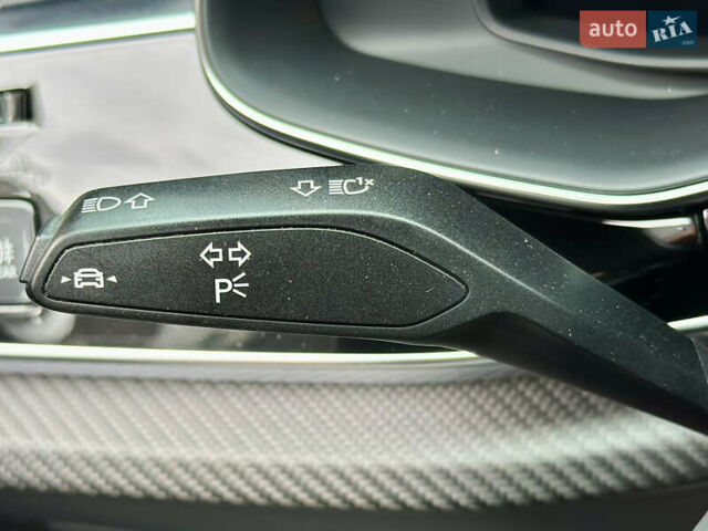 Черный Ауди RS Q8, объемом двигателя 4 л и пробегом 98 тыс. км за 84000 $, фото 69 на Automoto.ua