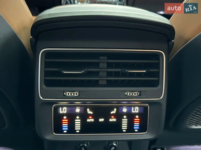 Черный Ауди RS Q8, объемом двигателя 4 л и пробегом 54 тыс. км за 94000 $, фото 66 на Automoto.ua