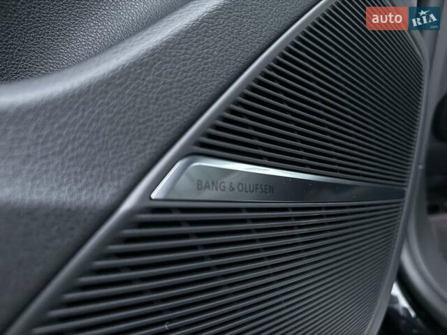Чорний Ауді RS Q8, об'ємом двигуна 4 л та пробігом 174 тис. км за 76000 $, фото 52 на Automoto.ua