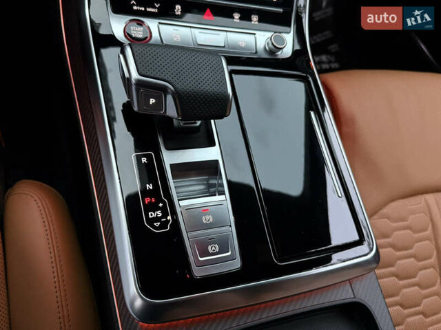 Черный Ауди RS Q8, объемом двигателя 4 л и пробегом 54 тыс. км за 94000 $, фото 85 на Automoto.ua