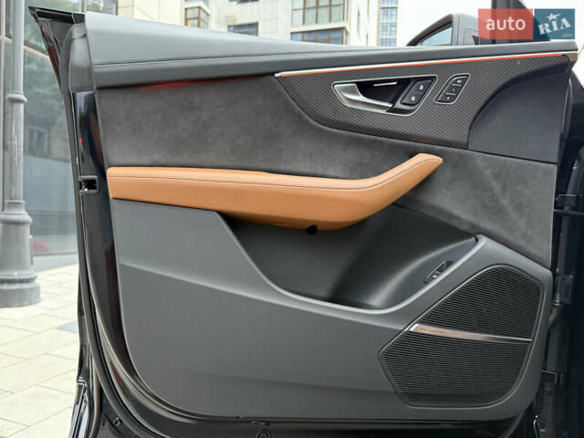 Черный Ауди RS Q8, объемом двигателя 4 л и пробегом 54 тыс. км за 94000 $, фото 55 на Automoto.ua