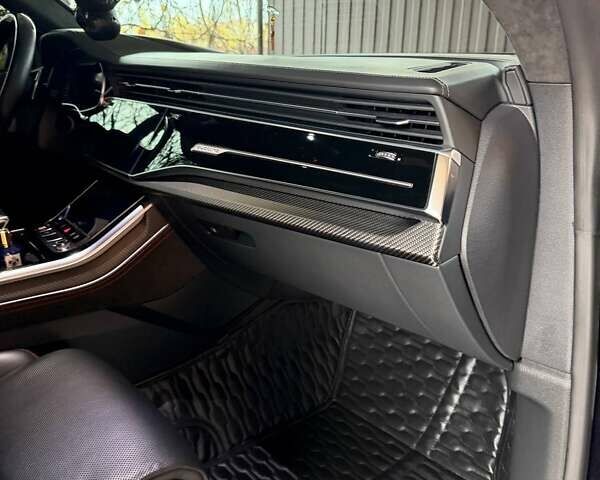 Черный Ауди RS Q8, объемом двигателя 4 л и пробегом 85 тыс. км за 104000 $, фото 1 на Automoto.ua