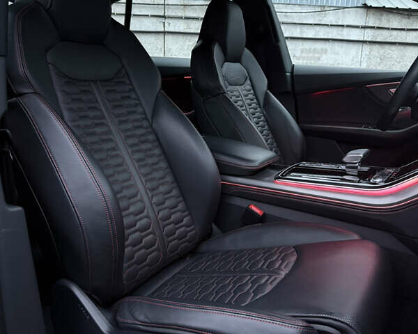 Чорний Ауді RS Q8, об'ємом двигуна 4 л та пробігом 174 тис. км за 76000 $, фото 34 на Automoto.ua