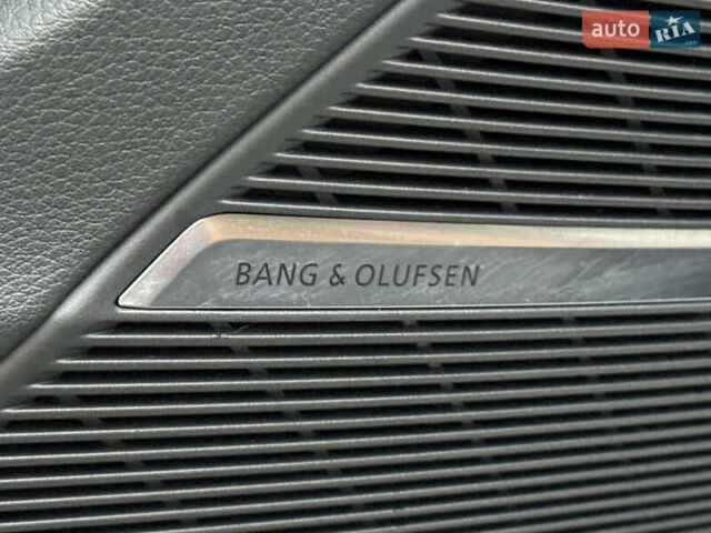 Черный Ауди RS Q8, объемом двигателя 4 л и пробегом 54 тыс. км за 94000 $, фото 58 на Automoto.ua