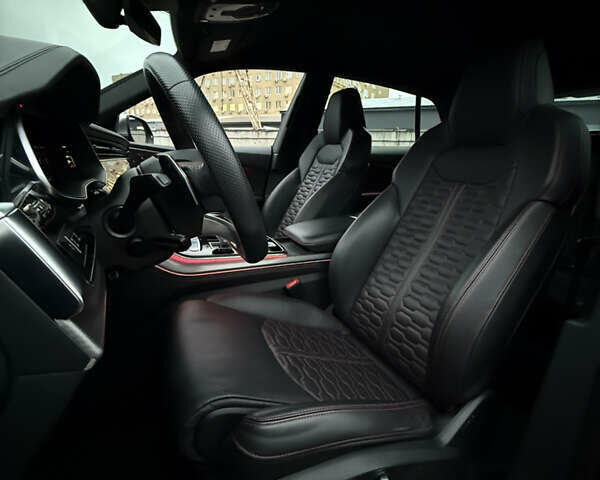 Чорний Ауді RS Q8, об'ємом двигуна 4 л та пробігом 174 тис. км за 76000 $, фото 32 на Automoto.ua