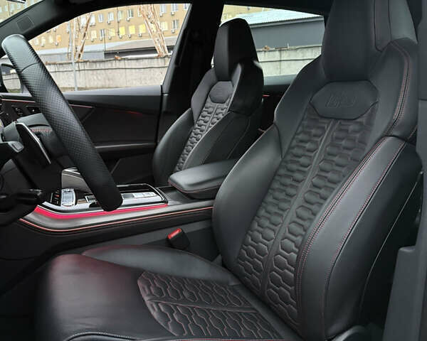 Чорний Ауді RS Q8, об'ємом двигуна 4 л та пробігом 174 тис. км за 76000 $, фото 33 на Automoto.ua