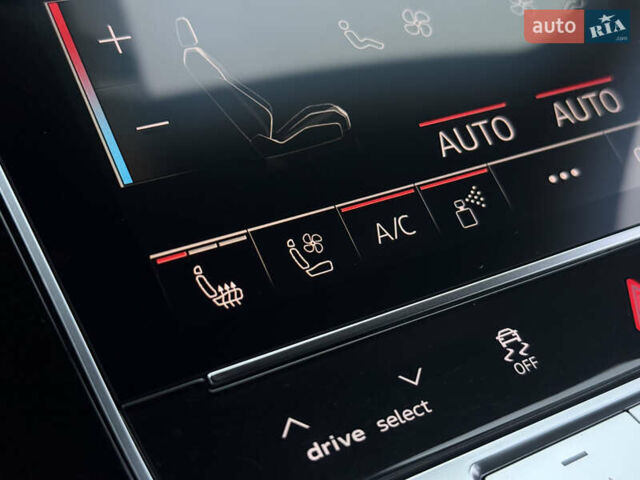 Чорний Ауді RS Q8, об'ємом двигуна 4 л та пробігом 174 тис. км за 76000 $, фото 47 на Automoto.ua