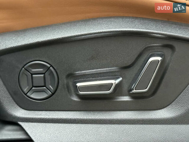 Черный Ауди RS Q8, объемом двигателя 4 л и пробегом 54 тыс. км за 94000 $, фото 45 на Automoto.ua