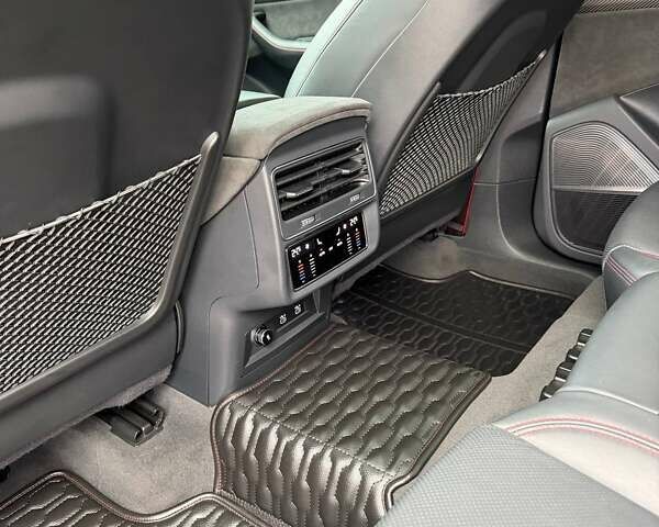 Черный Ауди RS Q8, объемом двигателя 4 л и пробегом 85 тыс. км за 104000 $, фото 20 на Automoto.ua