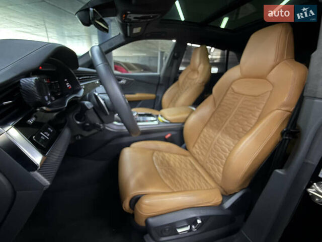 Чорний Ауді RS Q8, об'ємом двигуна 4 л та пробігом 55 тис. км за 99500 $, фото 19 на Automoto.ua