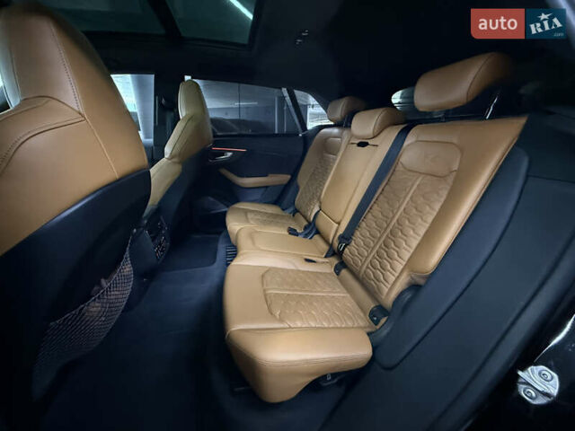 Чорний Ауді RS Q8, об'ємом двигуна 4 л та пробігом 55 тис. км за 99500 $, фото 23 на Automoto.ua