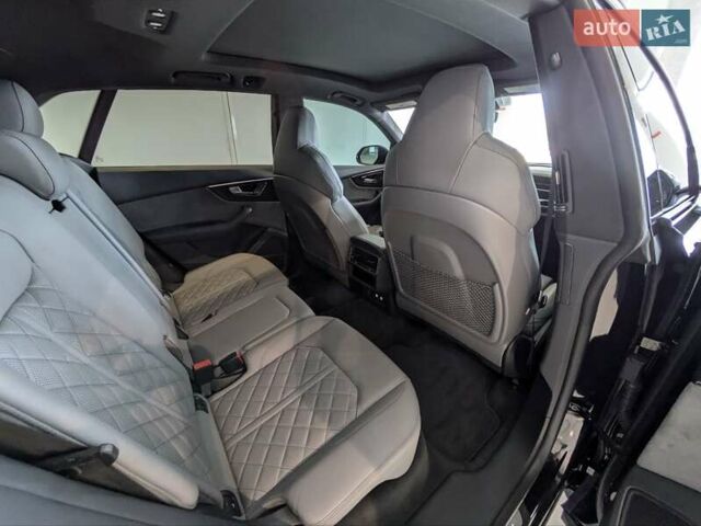 Чорний Ауді RS Q8, об'ємом двигуна 4 л та пробігом 71 тис. км за 69999 $, фото 19 на Automoto.ua