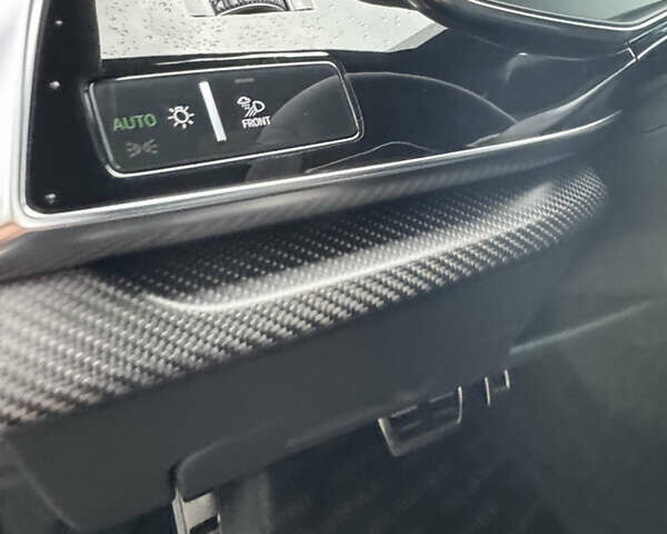 Чорний Ауді RS Q8, об'ємом двигуна 4 л та пробігом 90 тис. км за 89999 $, фото 56 на Automoto.ua