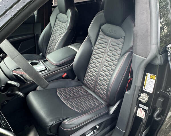 Чорний Ауді RS Q8, об'ємом двигуна 4 л та пробігом 90 тис. км за 89999 $, фото 48 на Automoto.ua