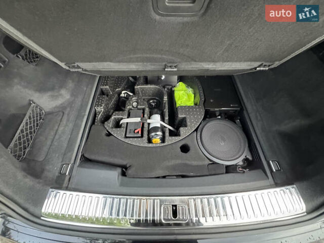 Чорний Ауді RS Q8, об'ємом двигуна 4 л та пробігом 90 тис. км за 89999 $, фото 127 на Automoto.ua