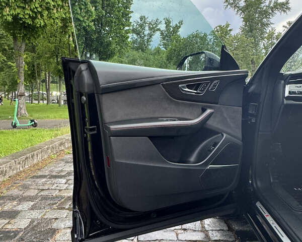 Чорний Ауді RS Q8, об'ємом двигуна 4 л та пробігом 90 тис. км за 89999 $, фото 60 на Automoto.ua