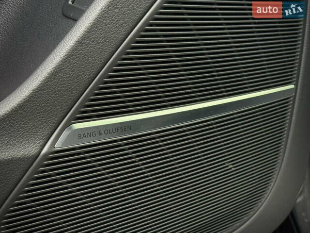 Ауді RS Q8 2021 у Чернігові на Automoto.ua Чорний Ауді RS Q8, об'ємом двигуна 4 л та пробігом 58 тис. км за 120000 $, фото 40 на Automoto.ua
