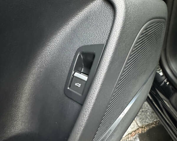 Чорний Ауді RS Q8, об'ємом двигуна 4 л та пробігом 90 тис. км за 89999 $, фото 58 на Automoto.ua