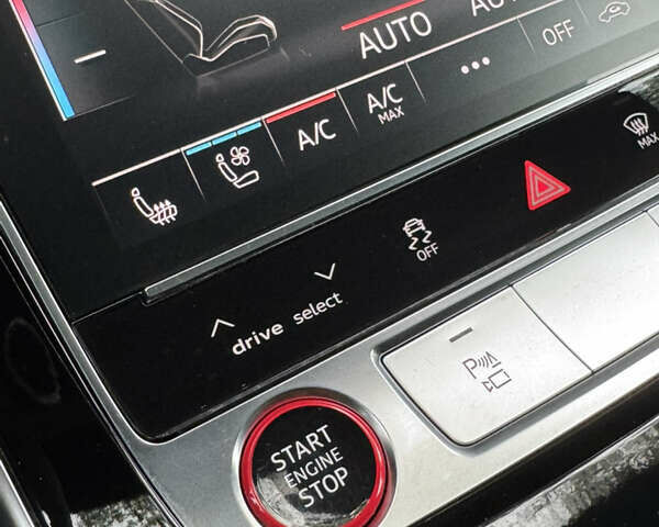 Чорний Ауді RS Q8, об'ємом двигуна 4 л та пробігом 90 тис. км за 89999 $, фото 85 на Automoto.ua