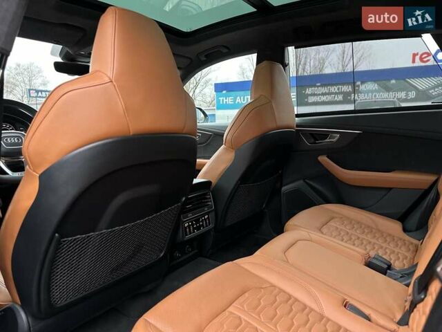 Чорний Ауді RS Q8, об'ємом двигуна 4 л та пробігом 45 тис. км за 99900 $, фото 69 на Automoto.ua