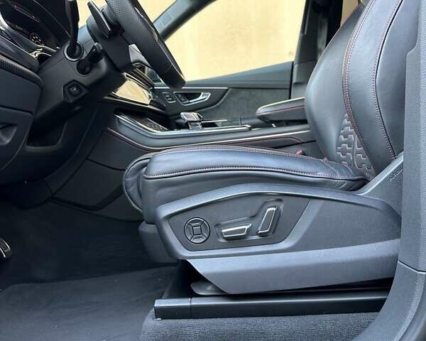 Чорний Ауді RS Q8, об'ємом двигуна 4 л та пробігом 43 тис. км за 98500 $, фото 17 на Automoto.ua