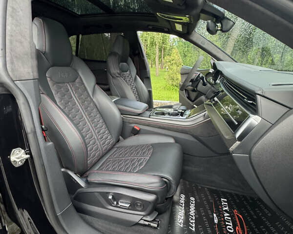 Чорний Ауді RS Q8, об'ємом двигуна 4 л та пробігом 90 тис. км за 89999 $, фото 17 на Automoto.ua