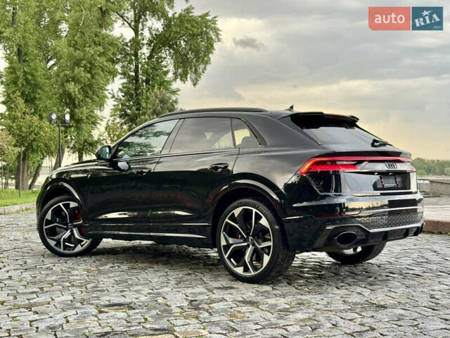 Чорний Ауді RS Q8, об'ємом двигуна 4 л та пробігом 90 тис. км за 89999 $, фото 2 на Automoto.ua