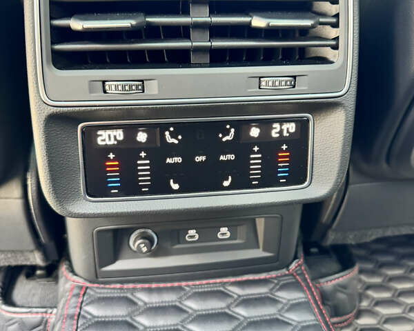 Чорний Ауді RS Q8, об'ємом двигуна 4 л та пробігом 24 тис. км за 127000 $, фото 40 на Automoto.ua