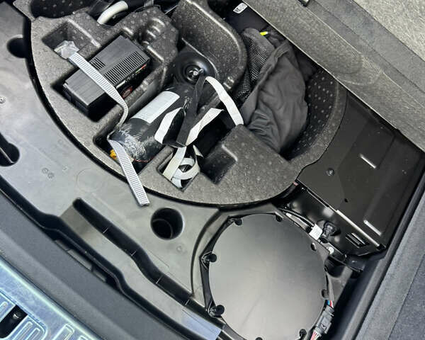 Чорний Ауді RS Q8, об'ємом двигуна 4 л та пробігом 24 тис. км за 127000 $, фото 54 на Automoto.ua