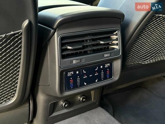 Чорний Ауді RS Q8, об'ємом двигуна 4 л та пробігом 34 тис. км за 118000 $, фото 47 на Automoto.ua