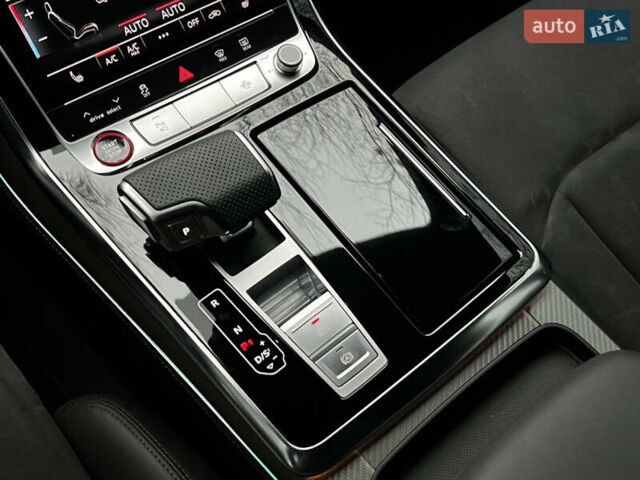 Черный Ауди RS Q8, объемом двигателя 4 л и пробегом 19 тыс. км за 108500 $, фото 15 на Automoto.ua