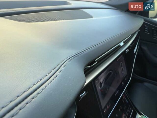 Чорний Ауді RS Q8, об'ємом двигуна 4 л та пробігом 13 тис. км за 139333 $, фото 35 на Automoto.ua