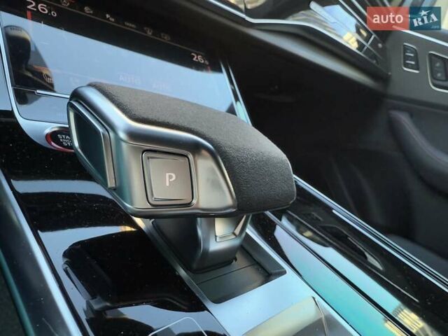 Чорний Ауді RS Q8, об'ємом двигуна 4 л та пробігом 13 тис. км за 139333 $, фото 30 на Automoto.ua