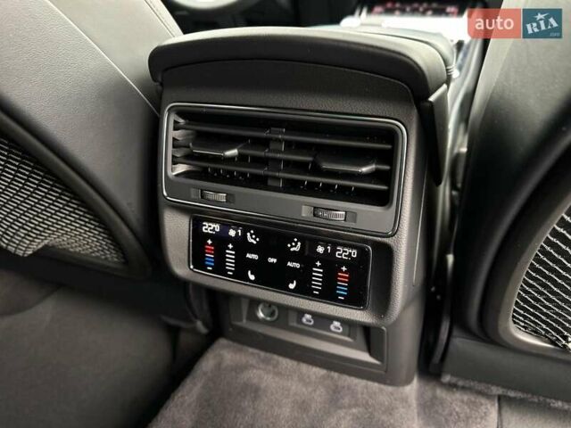 Чорний Ауді RS Q8, об'ємом двигуна 4 л та пробігом 37 тис. км за 125500 $, фото 77 на Automoto.ua