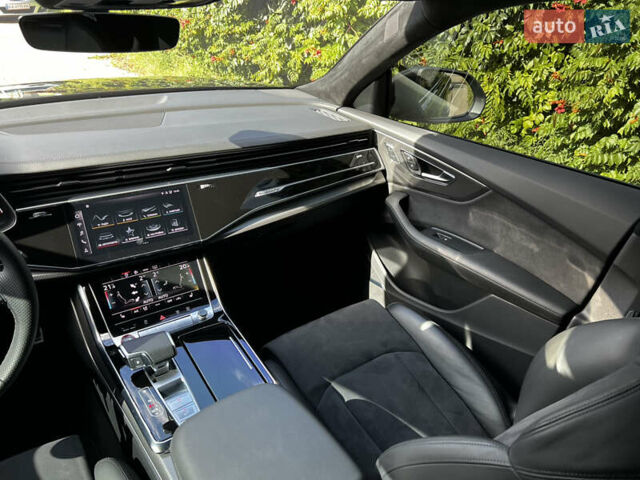 Чорний Ауді RS Q8, об'ємом двигуна 4 л та пробігом 18 тис. км за 117000 $, фото 21 на Automoto.ua