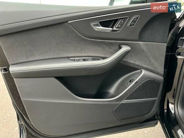 Чорний Ауді RS Q8, об'ємом двигуна 4 л та пробігом 37 тис. км за 125500 $, фото 43 на Automoto.ua