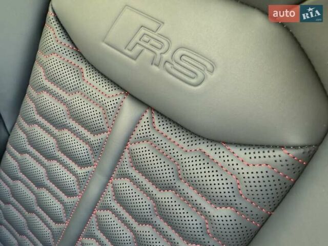 Чорний Ауді RS Q8, об'ємом двигуна 4 л та пробігом 13 тис. км за 139333 $, фото 50 на Automoto.ua