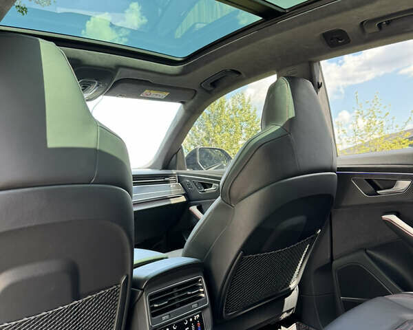 Чорний Ауді RS Q8, об'ємом двигуна 4 л та пробігом 24 тис. км за 127000 $, фото 42 на Automoto.ua