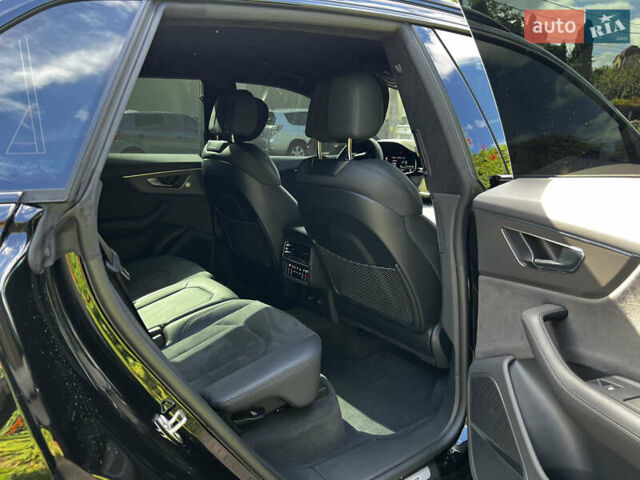 Чорний Ауді RS Q8, об'ємом двигуна 4 л та пробігом 18 тис. км за 117000 $, фото 24 на Automoto.ua