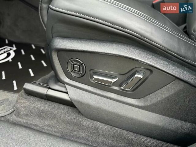 Чорний Ауді RS Q8, об'ємом двигуна 4 л та пробігом 37 тис. км за 125500 $, фото 44 на Automoto.ua