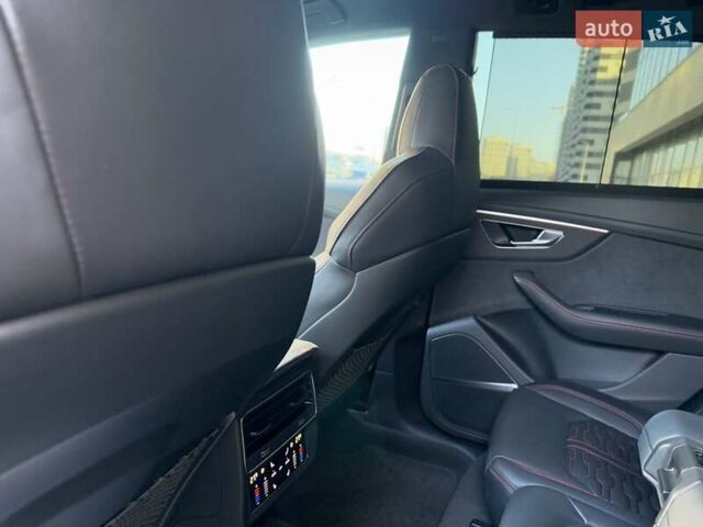 Чорний Ауді RS Q8, об'ємом двигуна 4 л та пробігом 13 тис. км за 139333 $, фото 21 на Automoto.ua
