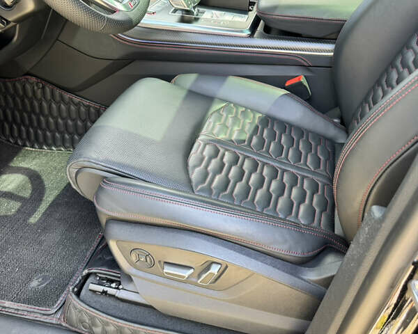Чорний Ауді RS Q8, об'ємом двигуна 4 л та пробігом 24 тис. км за 127000 $, фото 33 на Automoto.ua